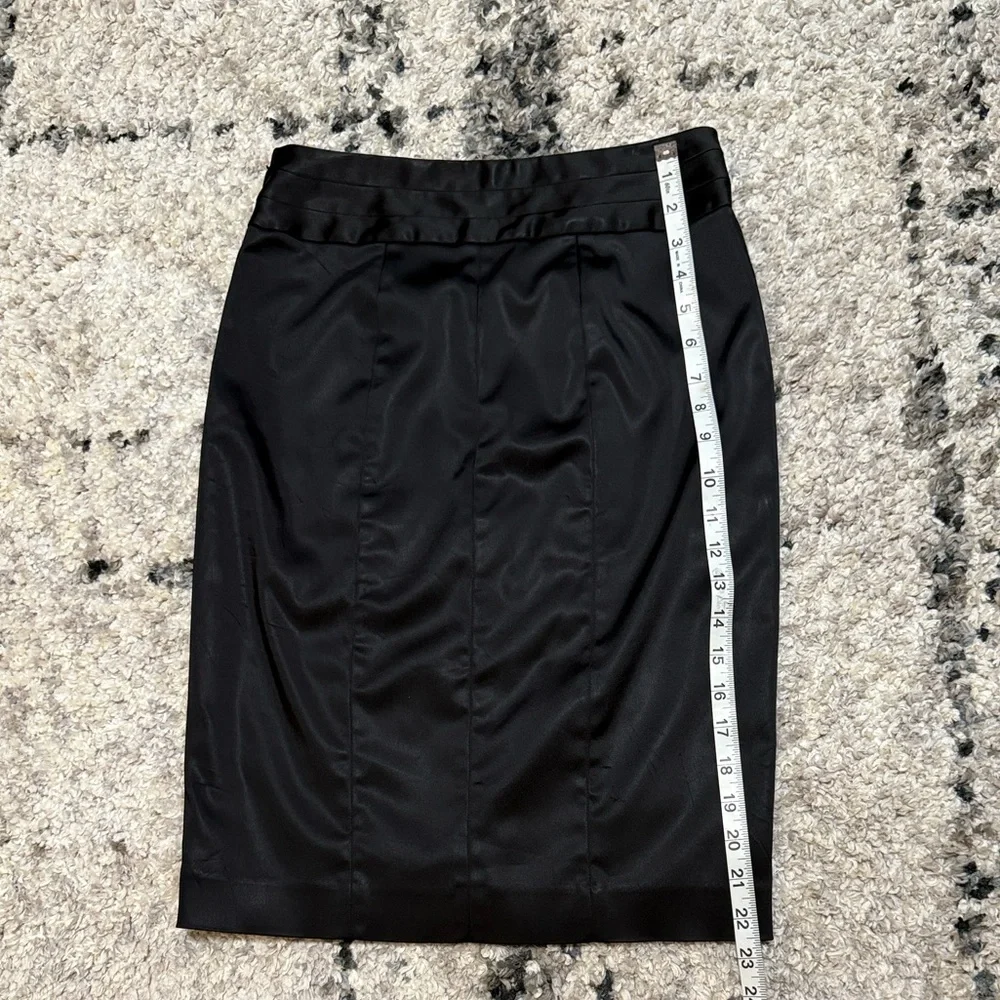 SKIRT of White House Black Market Sleek in Black